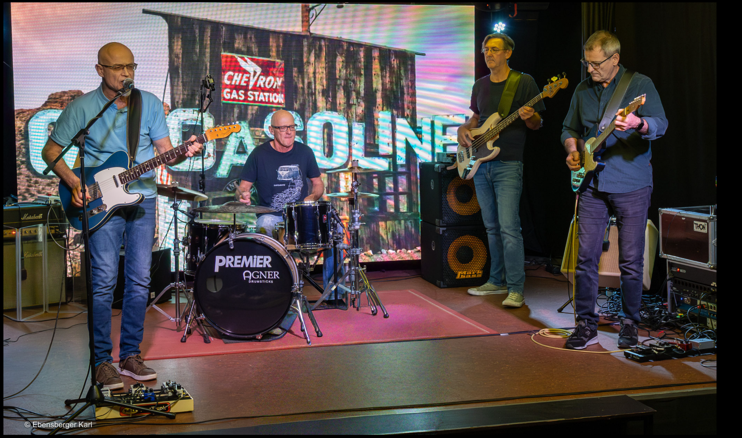 Oil & Gasoline live in BOB’S Kiezbar